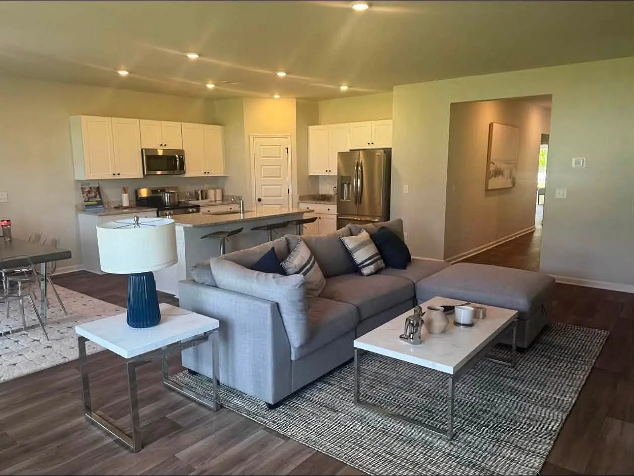 4 bed, 1885 sqft, $2,350 — Photo 3