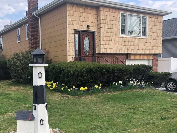 2455 Neptune Avenue, Seaford, NY 11783