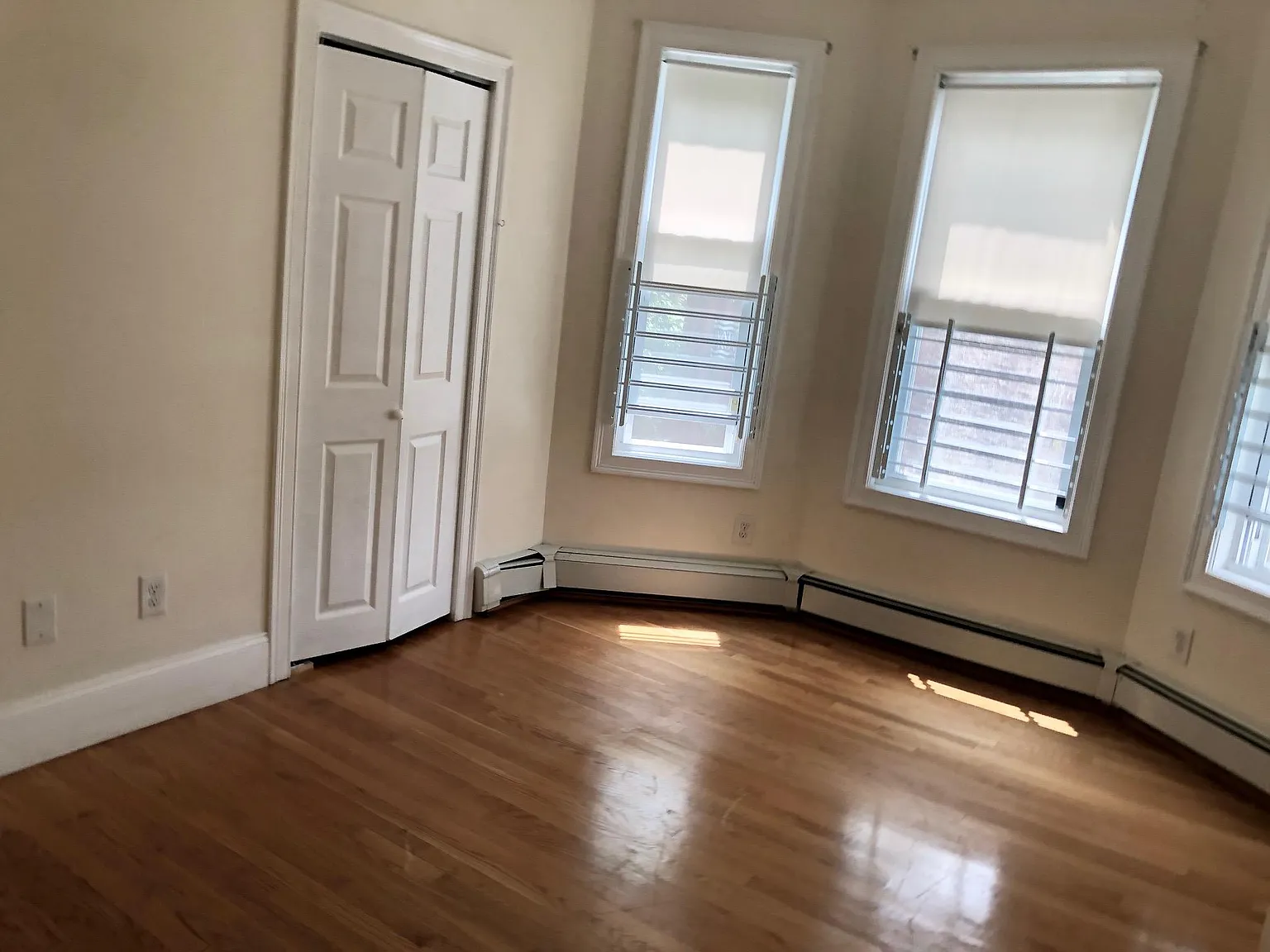 3 bed, 1200 sqft, $3,800 — Photo 3