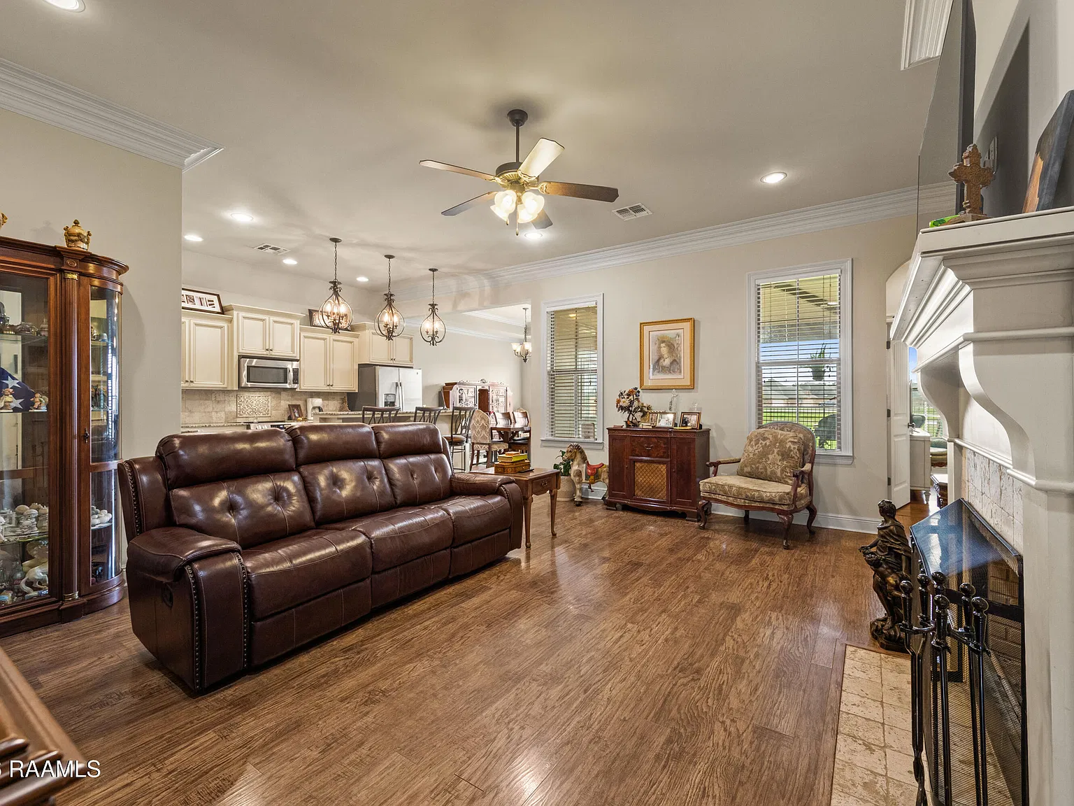 3 bed, 2.0 bath, 1605 sqft, $2,000 — Photo 4