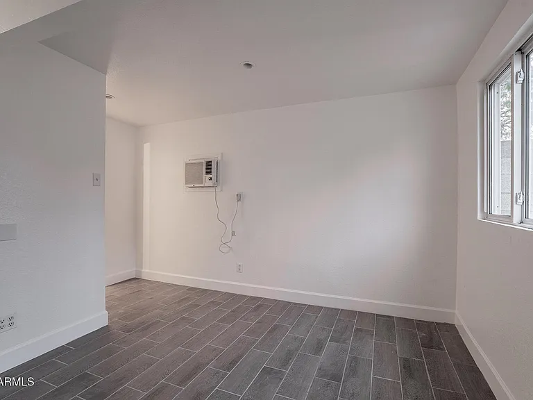 536 W 18th St — Photo 30