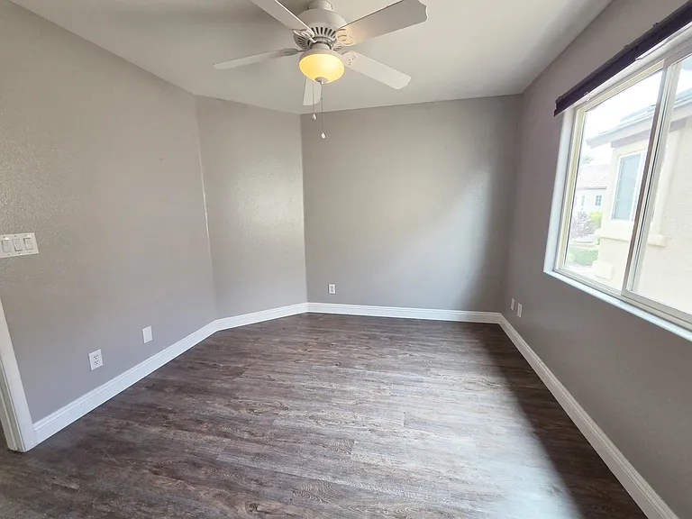 9946 Burton Lake Ct — Photo 28