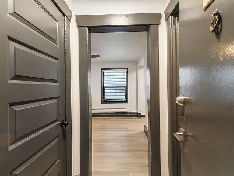 Lauriston Apartments — Photo 35