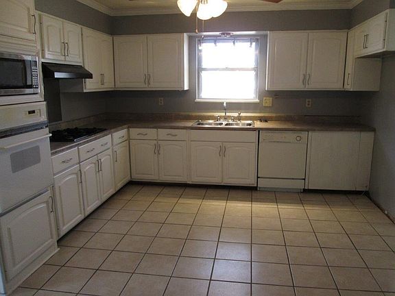 2nd image of 1798 Camellia Dr