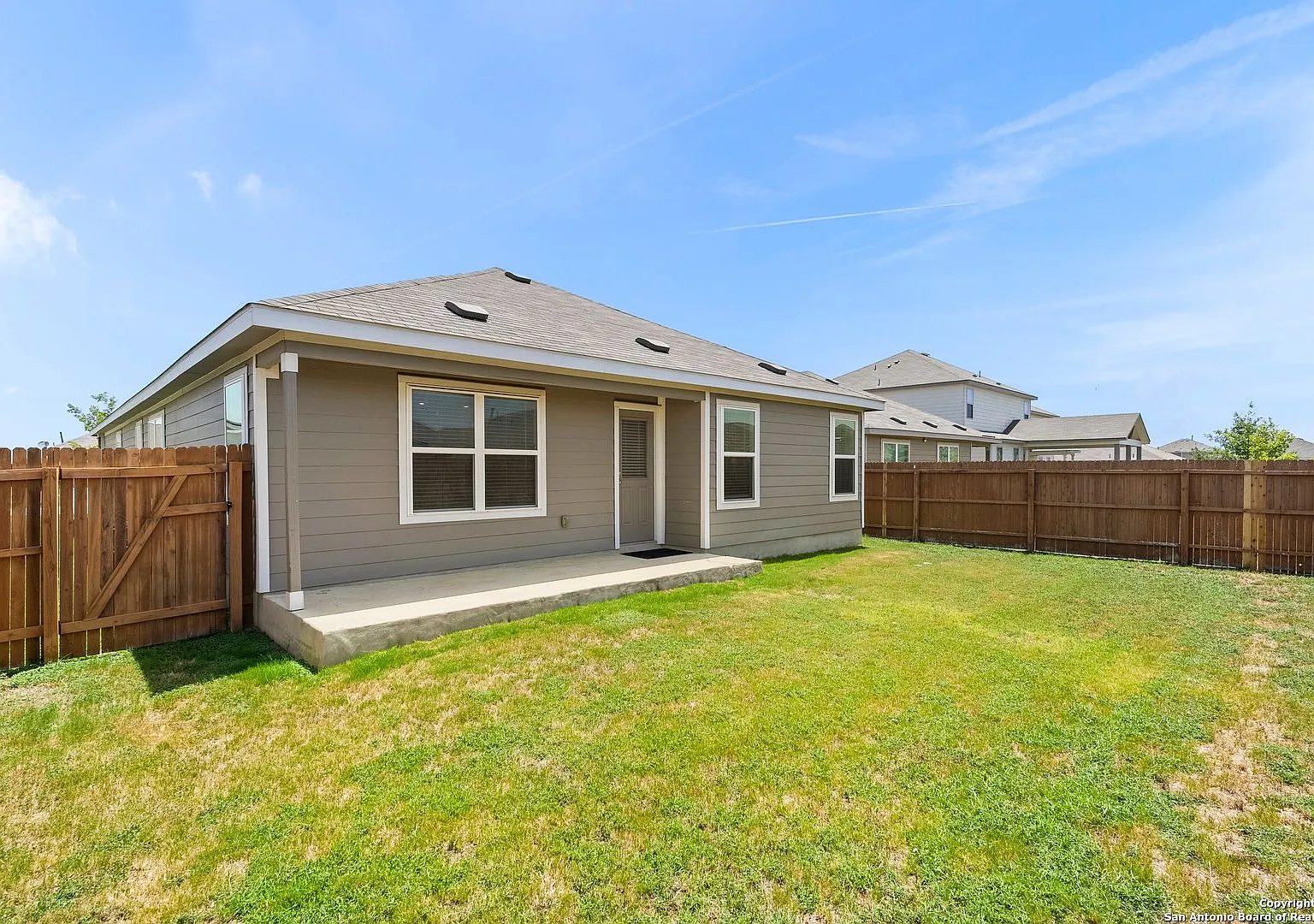 3 Bedroom 2 Bathrooms located in Paloma Subdivision — Photo 3