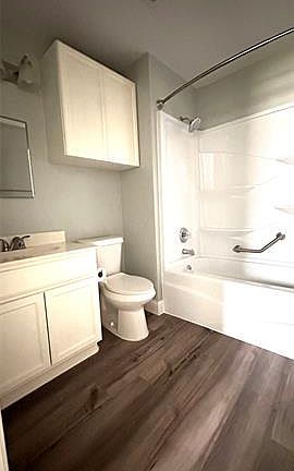 4th image of 8509 Seven Oaks Ln