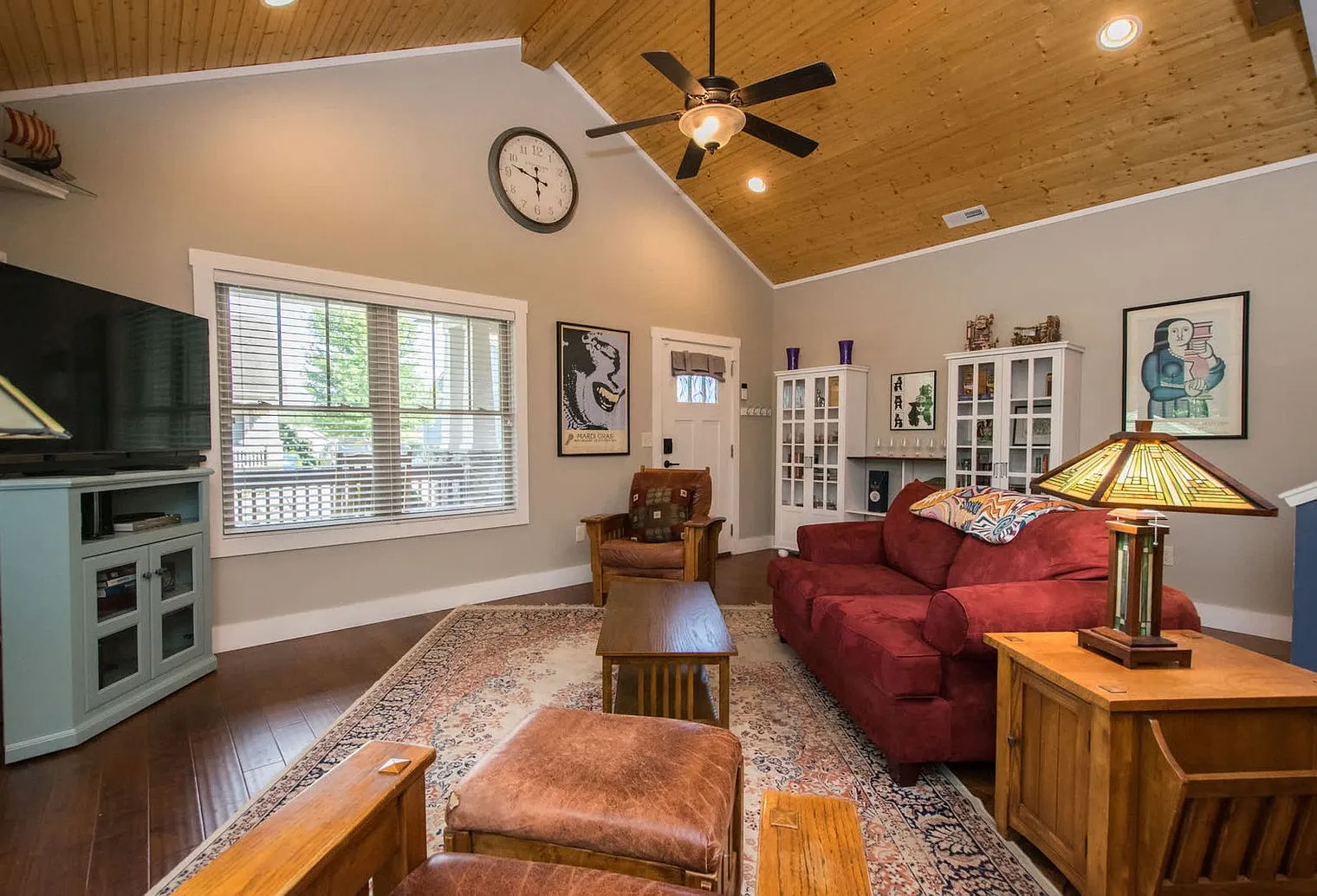 3 bed, 3.0 bath, 1625 sqft, $4,485 — Photo 2