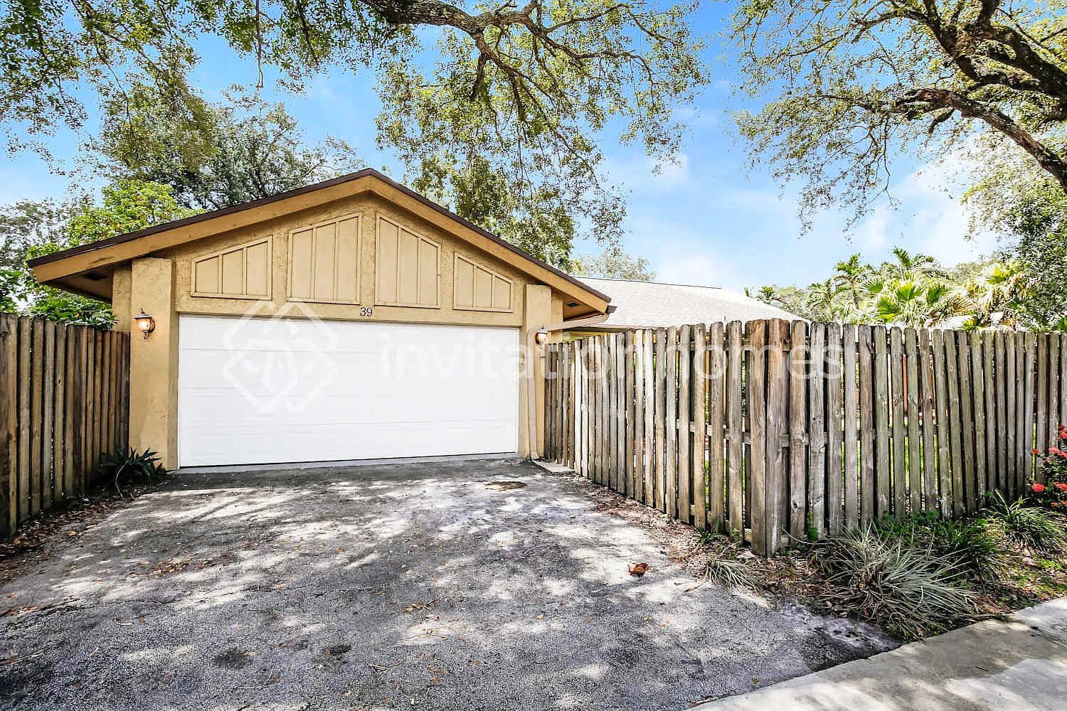 39 Forest Cir Hollywood, FL 33026 — Photo 1