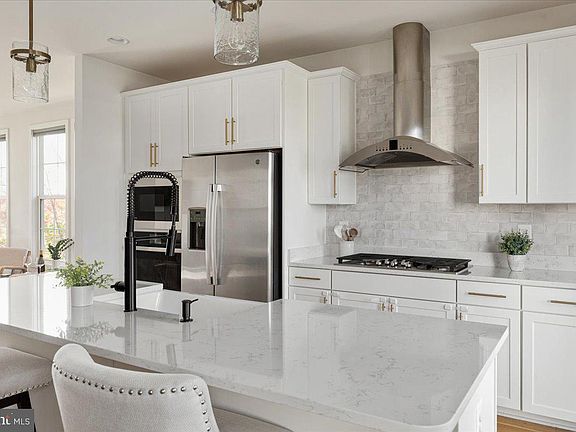 3rd image of 6746 Upland Manor Dr