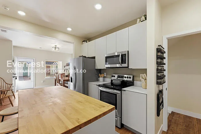 4000 Blue Pine Ln — Photo 3