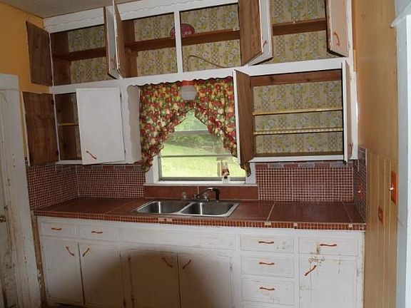 2nd image of 1056 W Main St