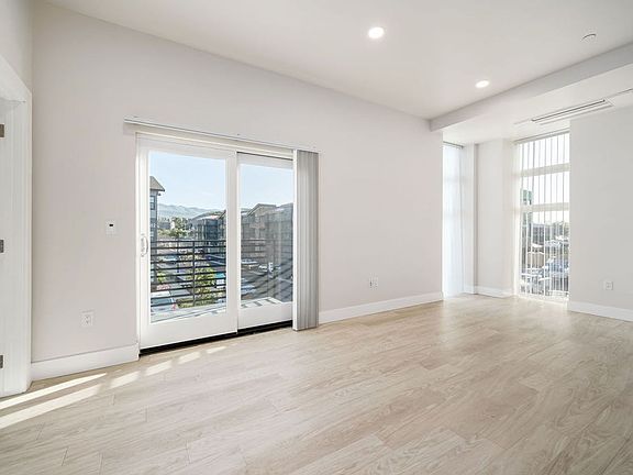 4th image of 3680 Broad St #203