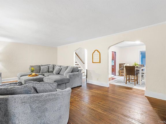3rd image of 254 E Argyle Street