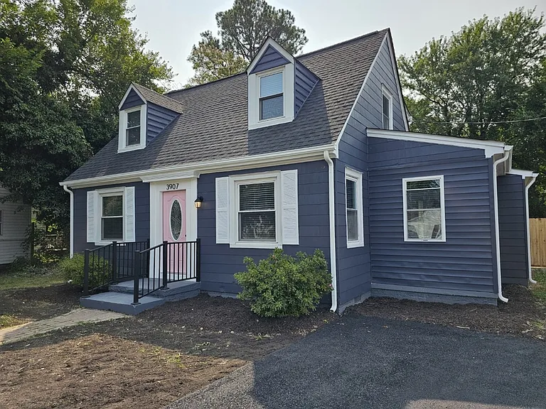 3907 E Chatham Dr — Photo 2