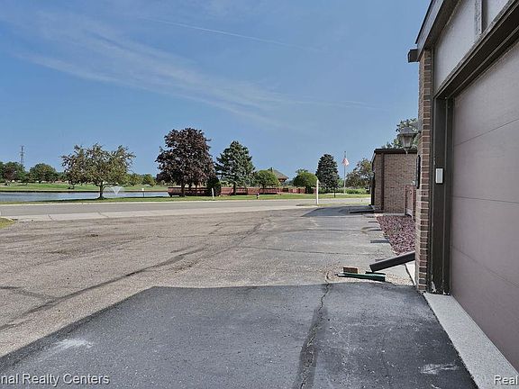 4th image of 206 Country Club Dr
