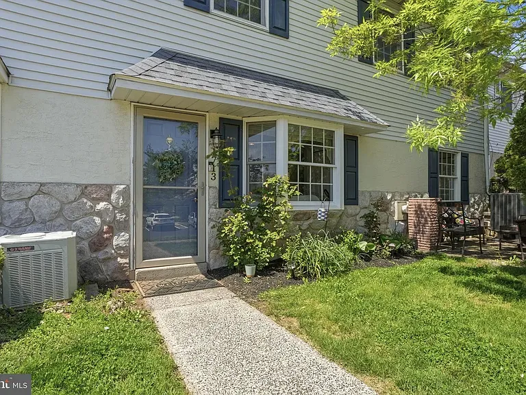 1713 Whitpain Hls — Photo 2