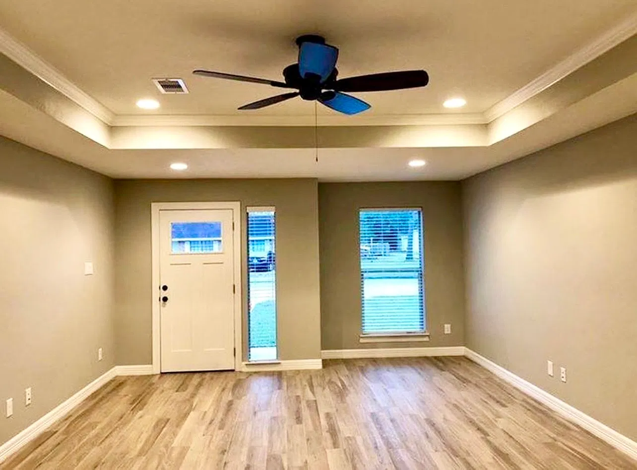 3 bed, $1,900 — Photo 2
