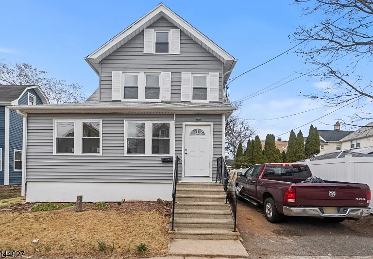 9 Sycamore St — Photo 1