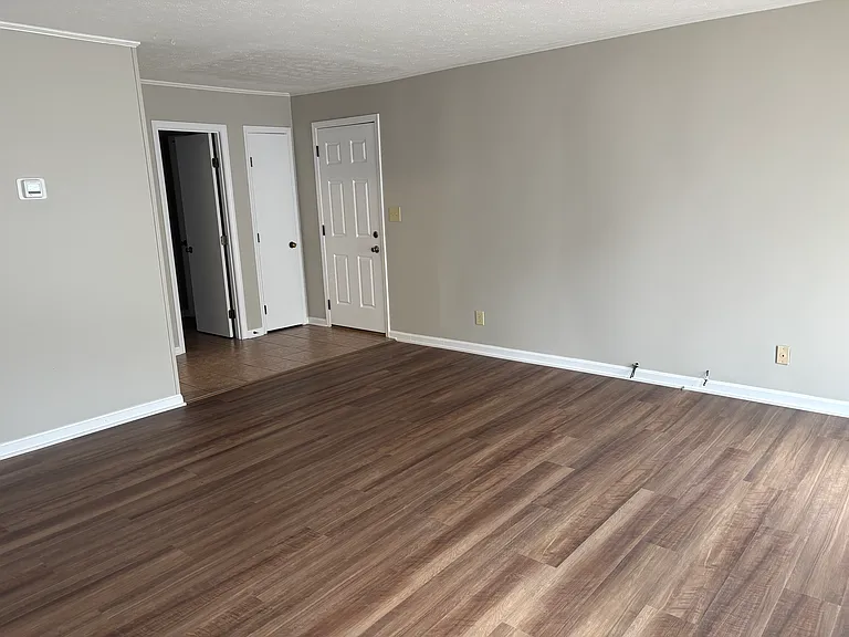 326 Madison Dr — Photo 4