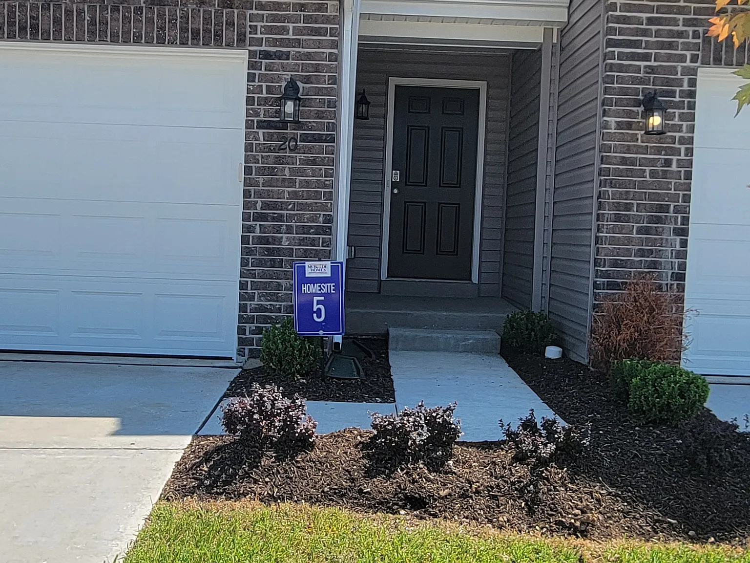 3 bed, 2.5 bath, 1719 sqft, $2,638 — Photo 2
