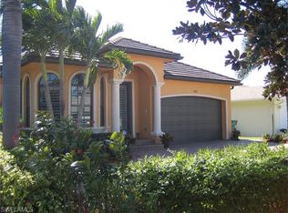 584 95th Ave N, Naples, FL 34108