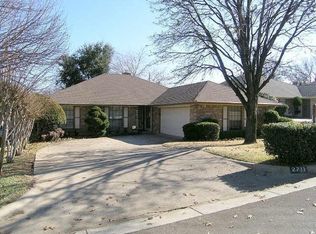 2711 Citadel Dr, Arlington, TX 76012