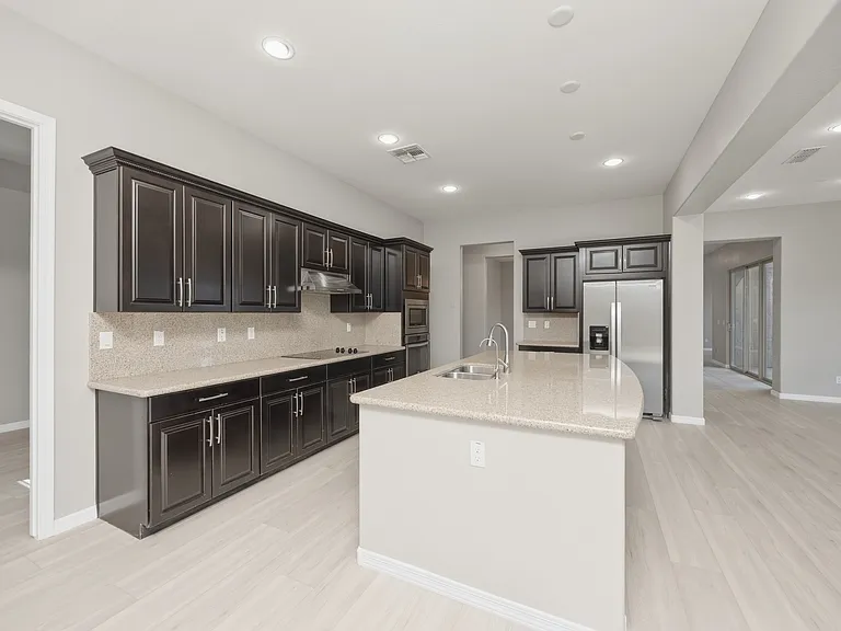 1039 E Boston St — Photo 9
