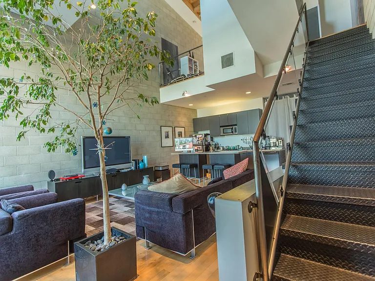 717 N Highland Ave #9 — Photo 23