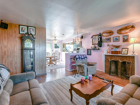 4th image of 920 Longwood Ave