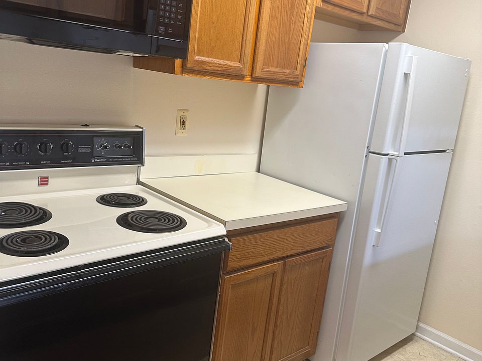2nd image of 16411 Woodlane St #123