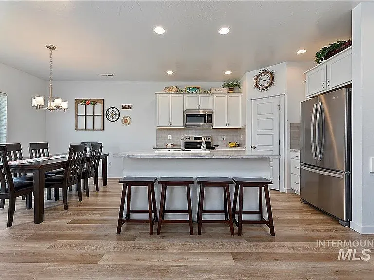 2934 W Silver Riv — Photo 8