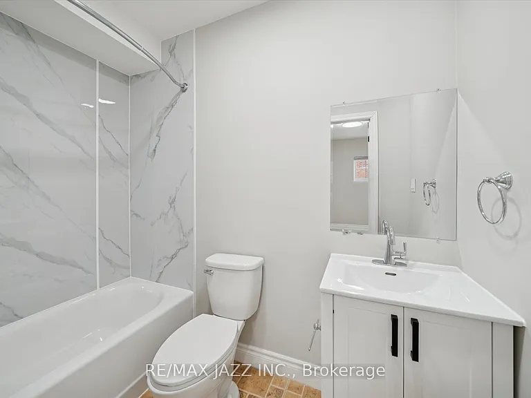 251 Simcoe St S #204 — Photo 16