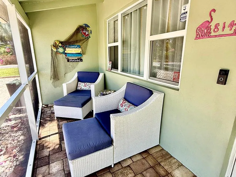814 S Lake Dr — Photo 2