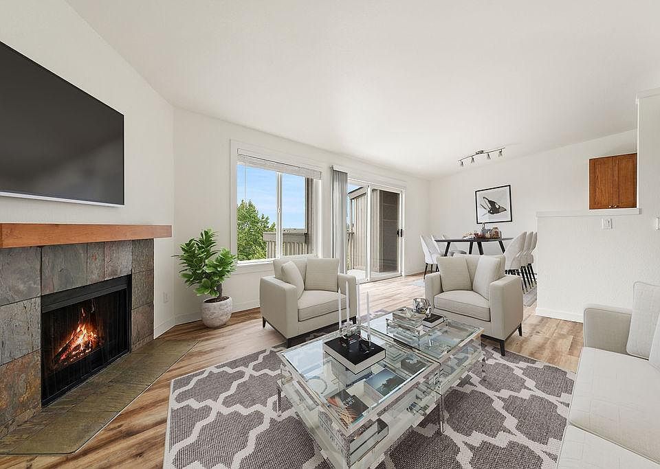 1st image of 10138 NE 64th St #2