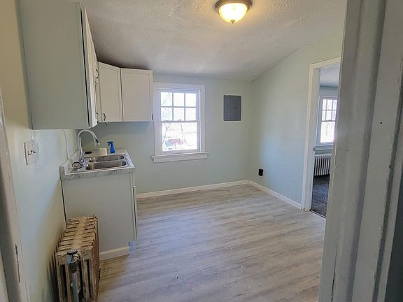 4th image of 3151 Collingwood Blvd #4