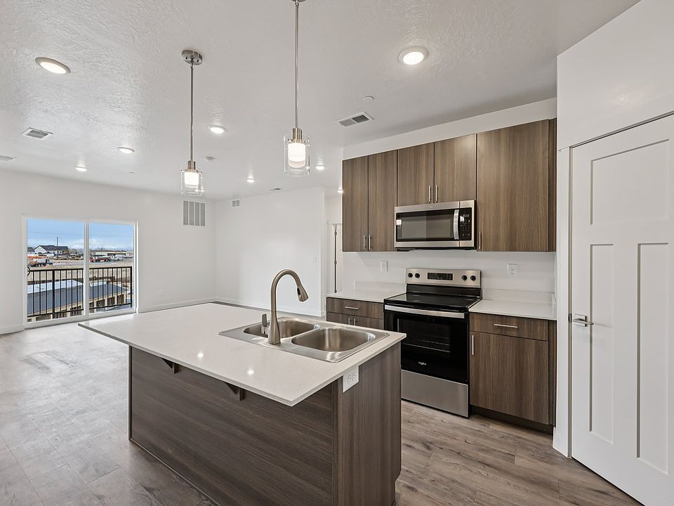 Three Bedroom - Kitchen