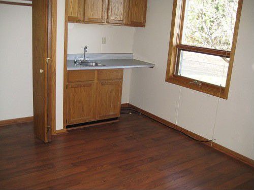 4th image of 1320 N Taylor Dr