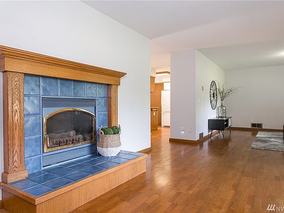 Propane fireplace with thermostat heats the entire house.