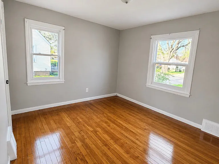 8251 Evergreen Ave — Photo 2
