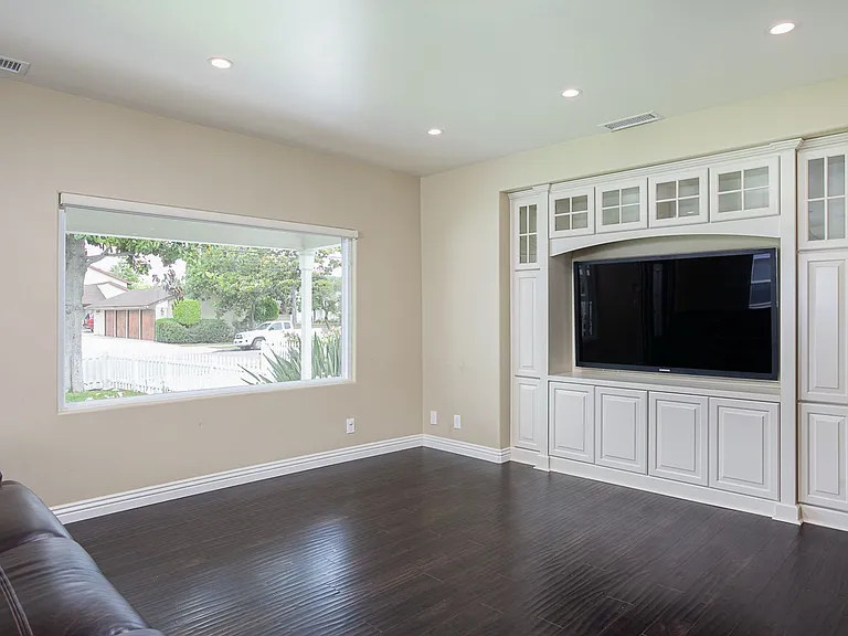 1044 E Palmyra Ave — Photo 9