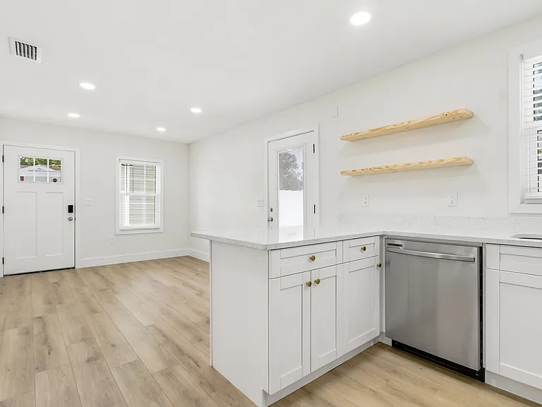 701 W Plaza Pl #C — Photo 17