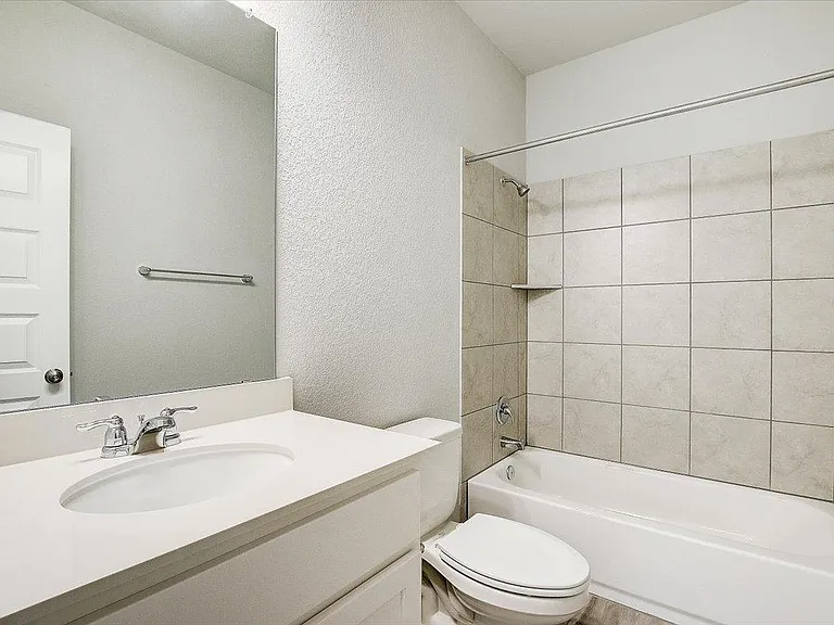108 Peruvian Ln — Photo 16