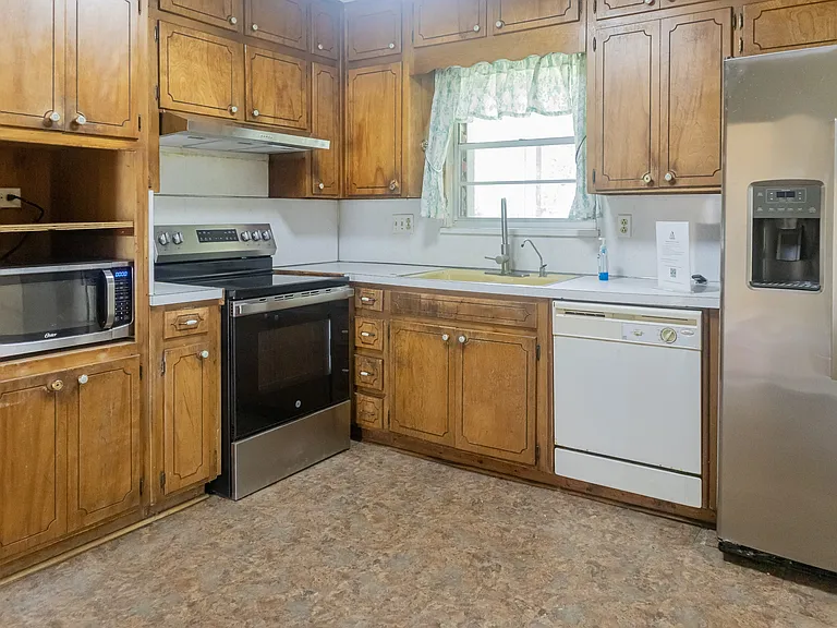 5039 Winchester Dr S — Photo 2