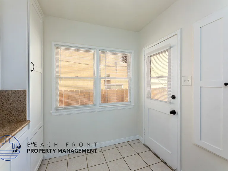 1249 E 3rd St — Photo 27