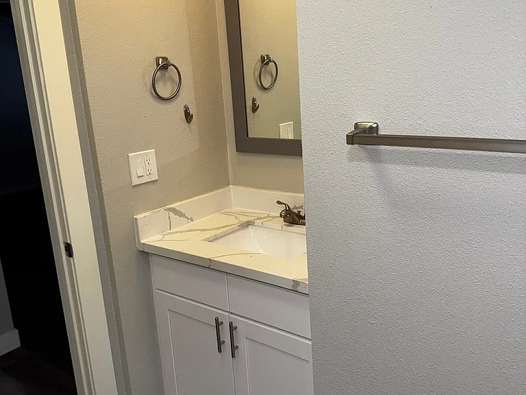 923-923 SW Holden St #6 — Photo 10