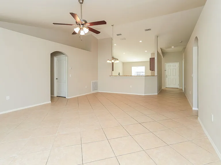 727 Barrister Dr — Photo 4
