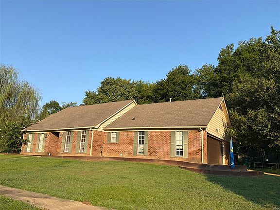 3rd image of 1900 Swallow Ln