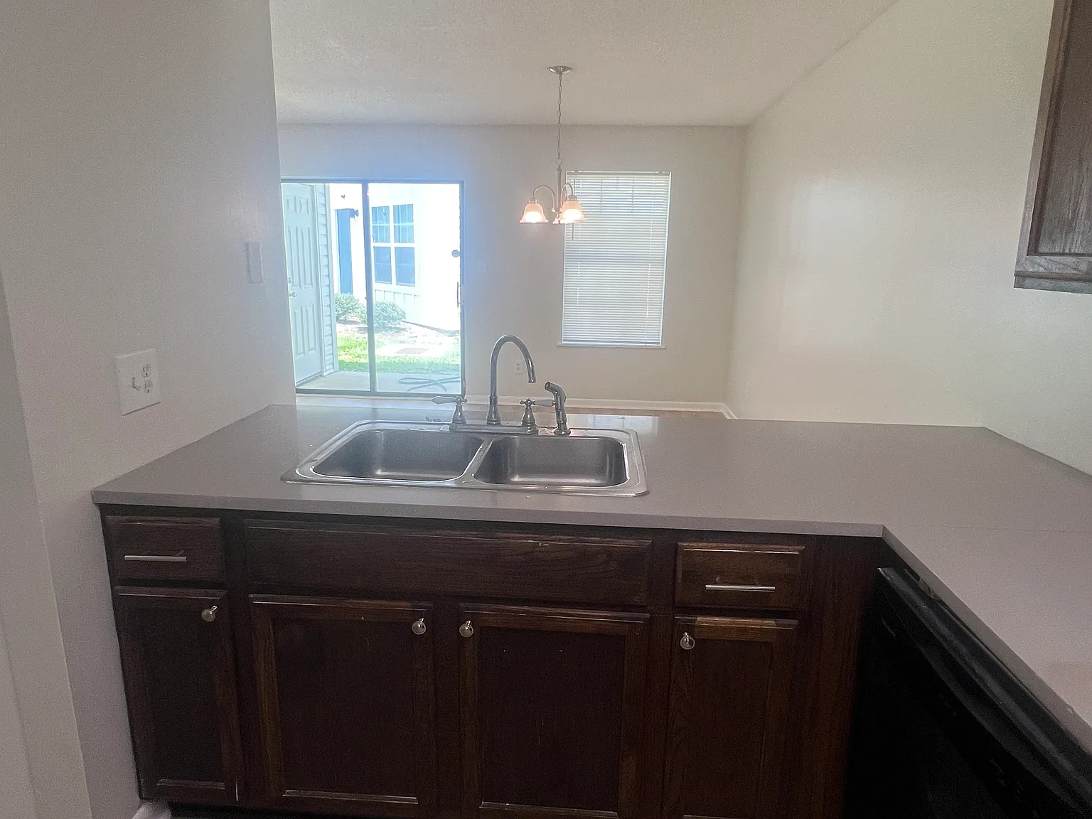 2 bed, 1.5 bath, 1216 sqft, $1,195 — Photo 2
