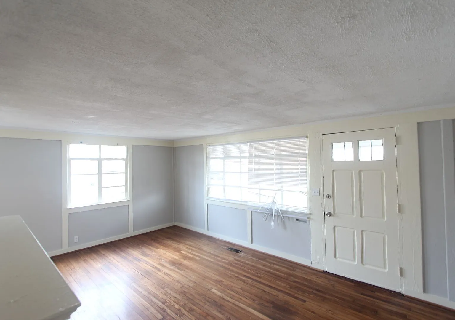 New On The Market! Fresh New Updates!! Better Hurry To See This One!! — Photo 3