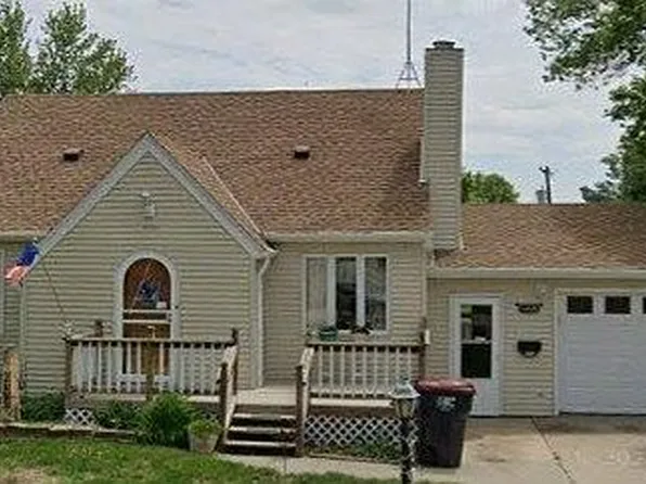305 Nichols St, Pickrell, NE 68422